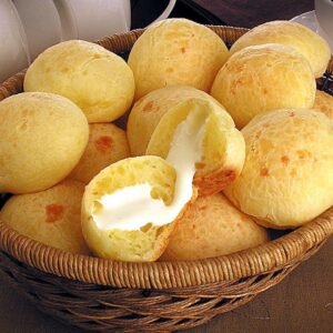 Pãozinho Recheado com Queijo do Marajó